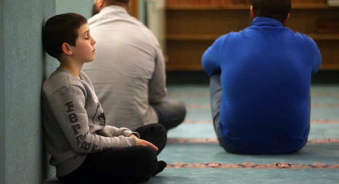 A Muslim child fell in sleep at the mosque