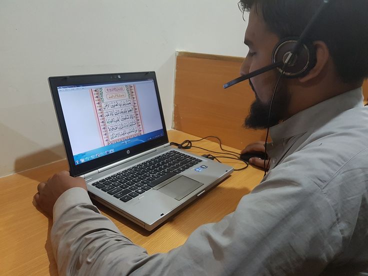 Muslims learning online